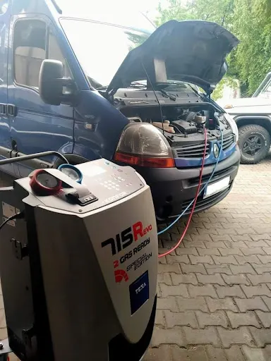 Mechanika samochodowa , elektromechanika , wulkanizacja , klimatyzacja . „KitaTronic”